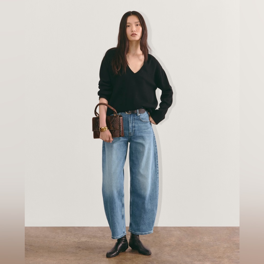 Everlane The Way High Curve Jean. Vintage blue wash. Size 29.